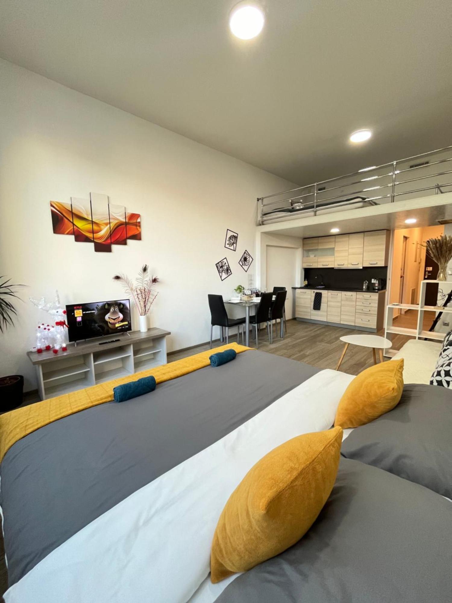 Vit Apartment - Free Parking - O2 Arena Prague Extérieur photo